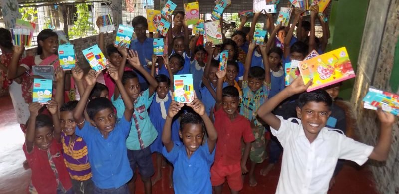 BaSE Drawing Materials Distribution 1 DSCN4017 800x390 1