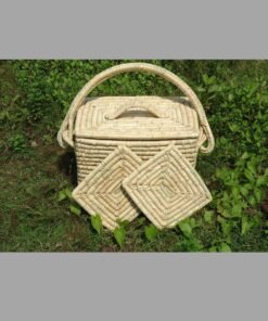 Picnic basket w/lid